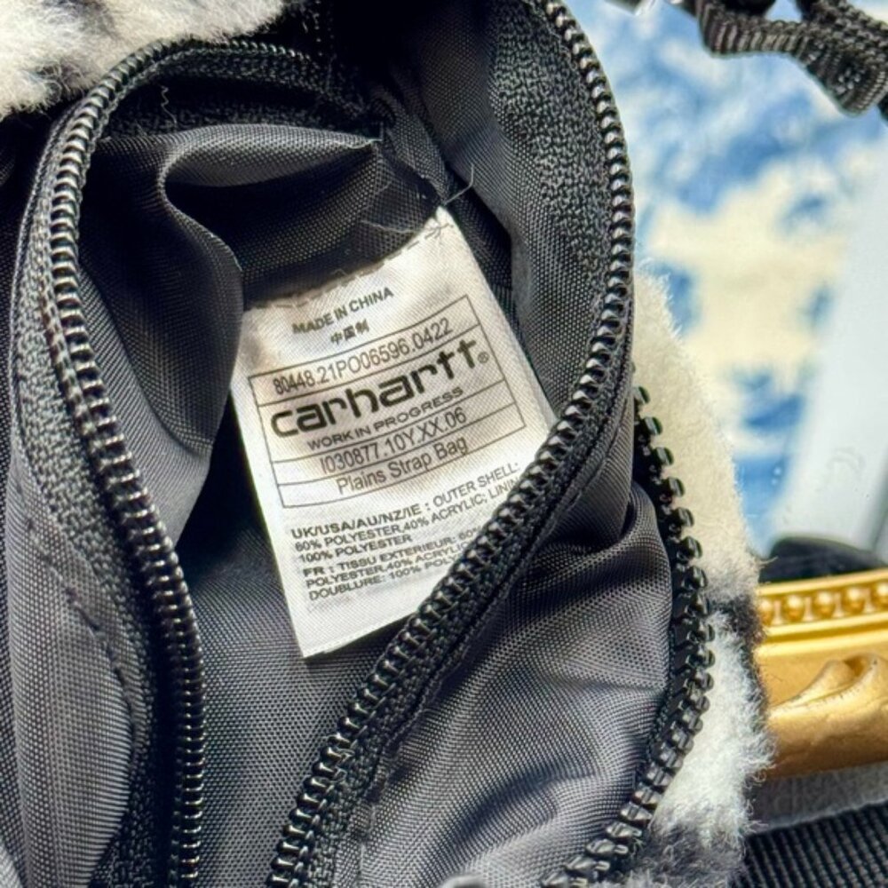 🆕 CARHARDTT WIP 🧿 NWT PLAINS Strap Bag, Joyride Jacquard, Black White Sherpa - Picture 9 of 11
